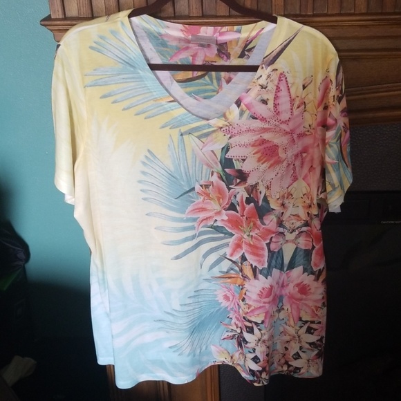 Avenue Tops - Avenue tee Avenue Tops - Avenue tee